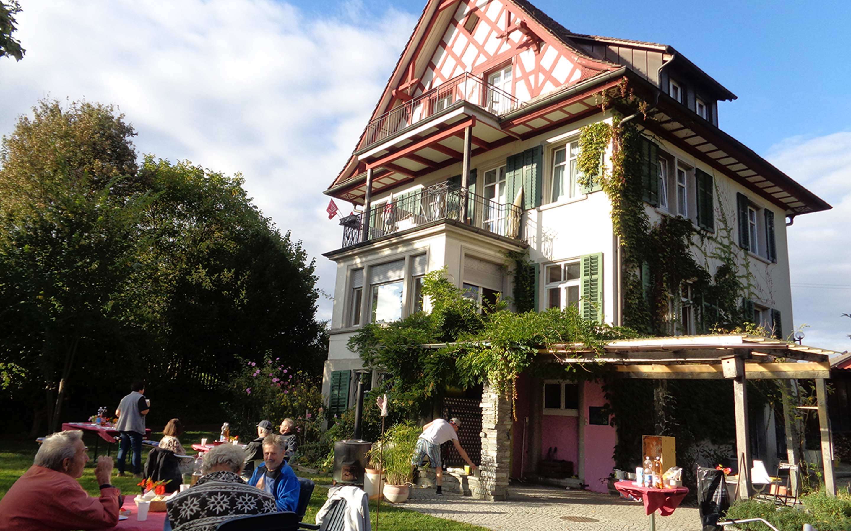 Aussenfassade Gebäude Aussenwohngruppe Froh:Burg, Sozialpsychiatrisches Wohnheim Hertihus.