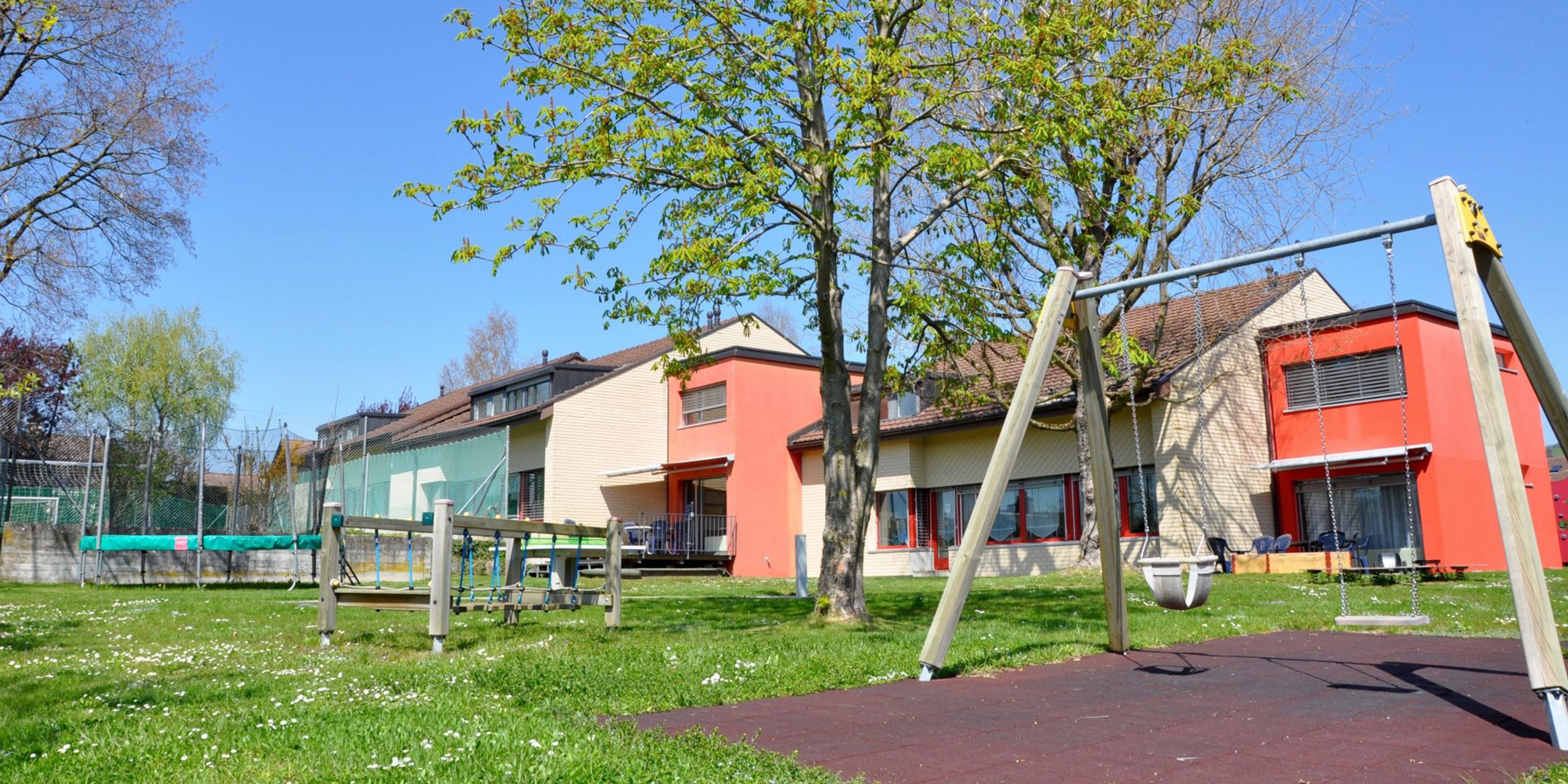 Kinderheim Sonnhalde_Heilsarmee_Spielplatz_Aussenansicht