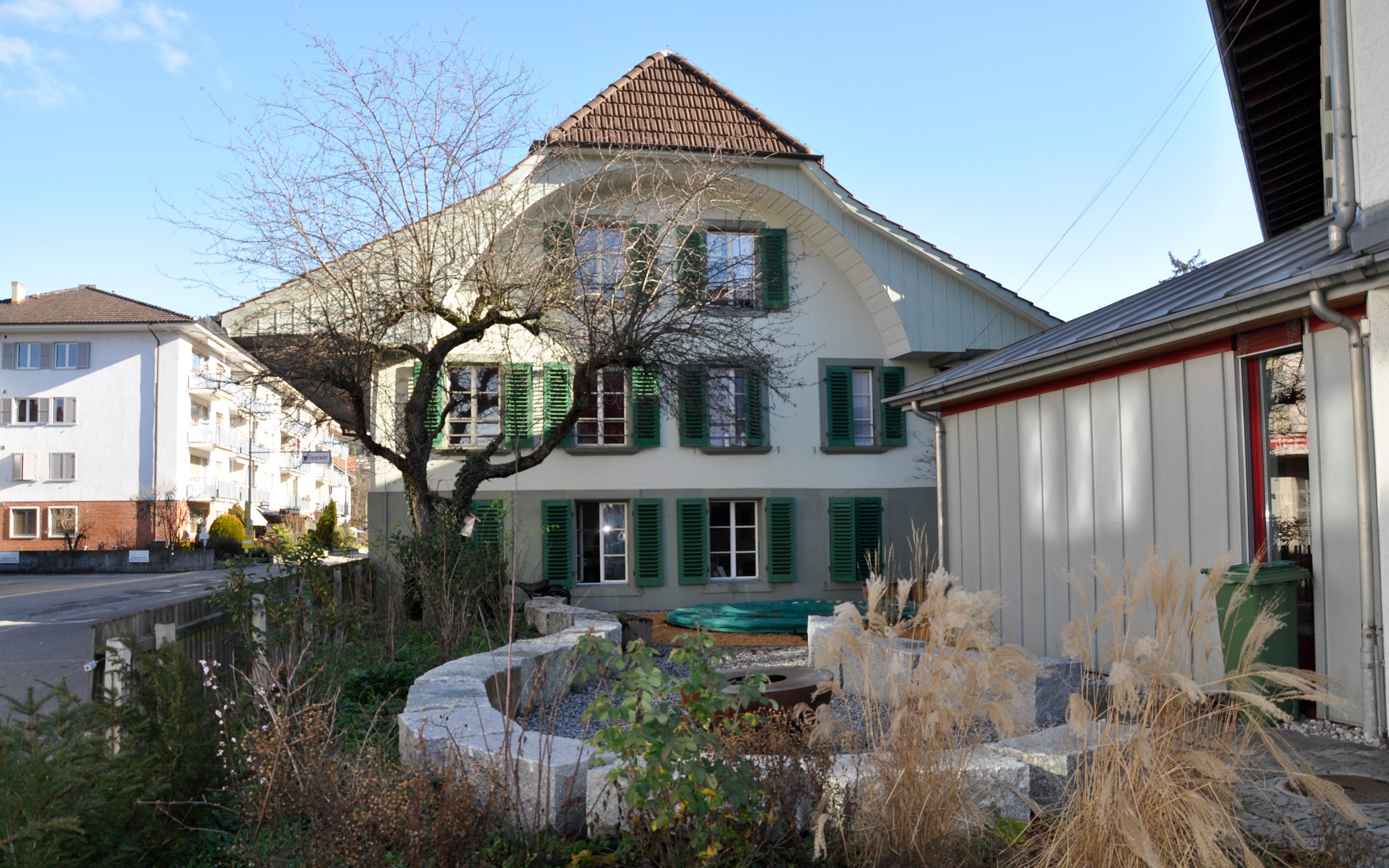 Passantenheim Thun, Heilsarmee – Aussenansicht mit Garten