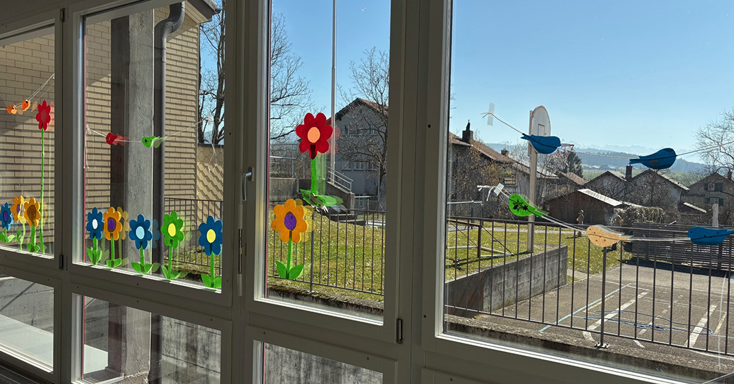 Fensterdekoration Blumen, Kinderheim Sonnhalde (2025).