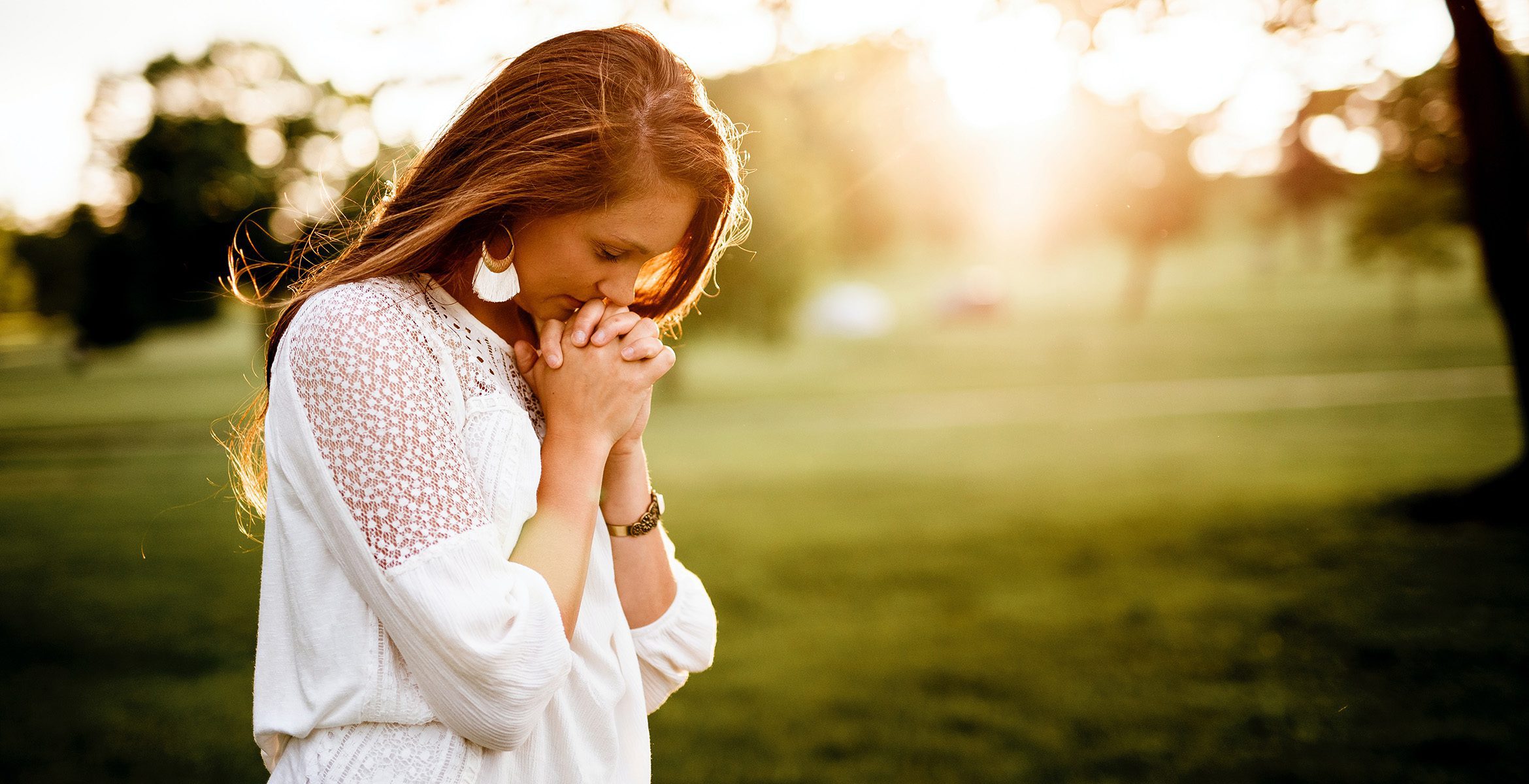 Symbolbild Beten – Gebet im Freien