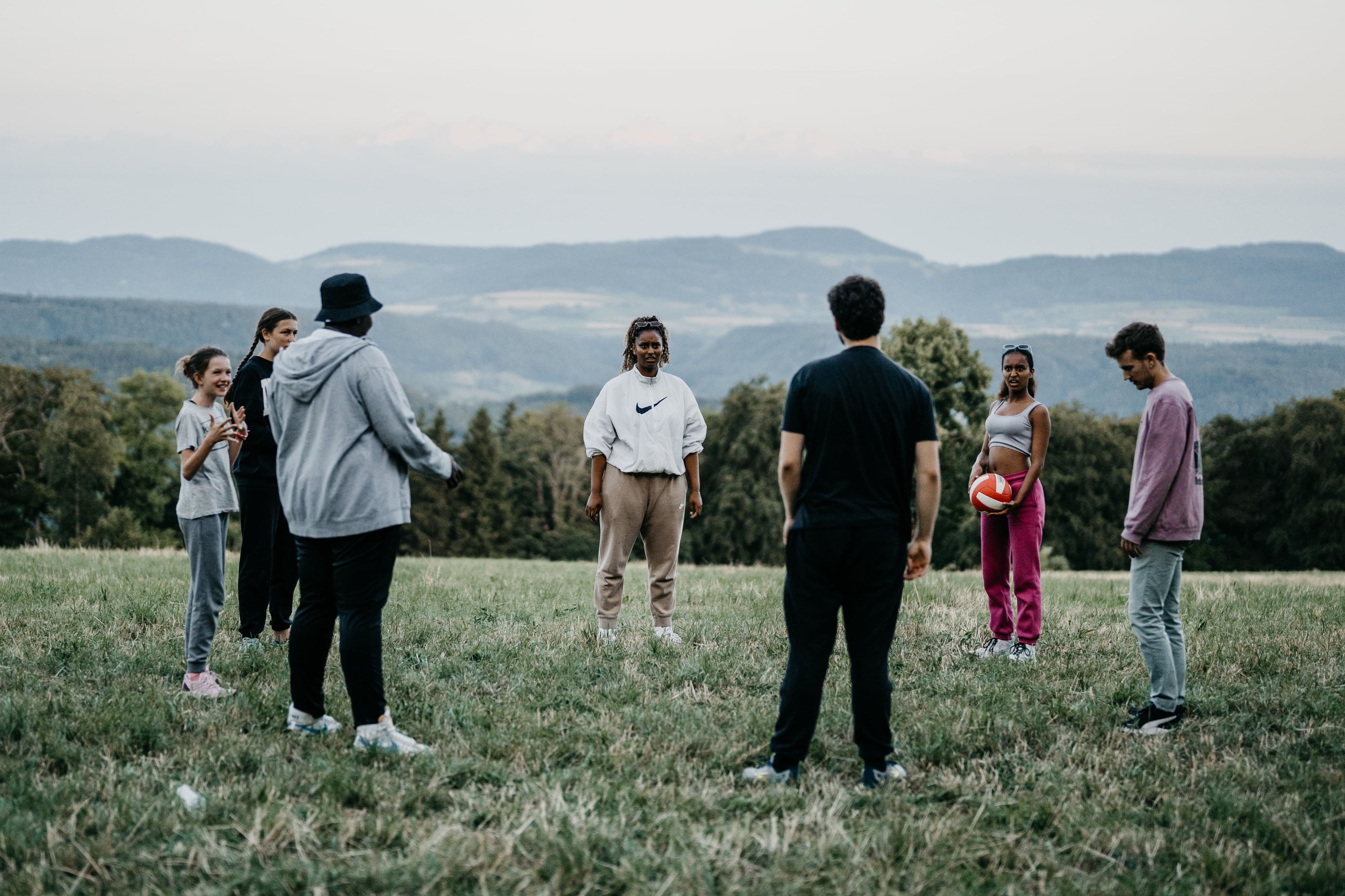 Volleyball spielen im Kreis