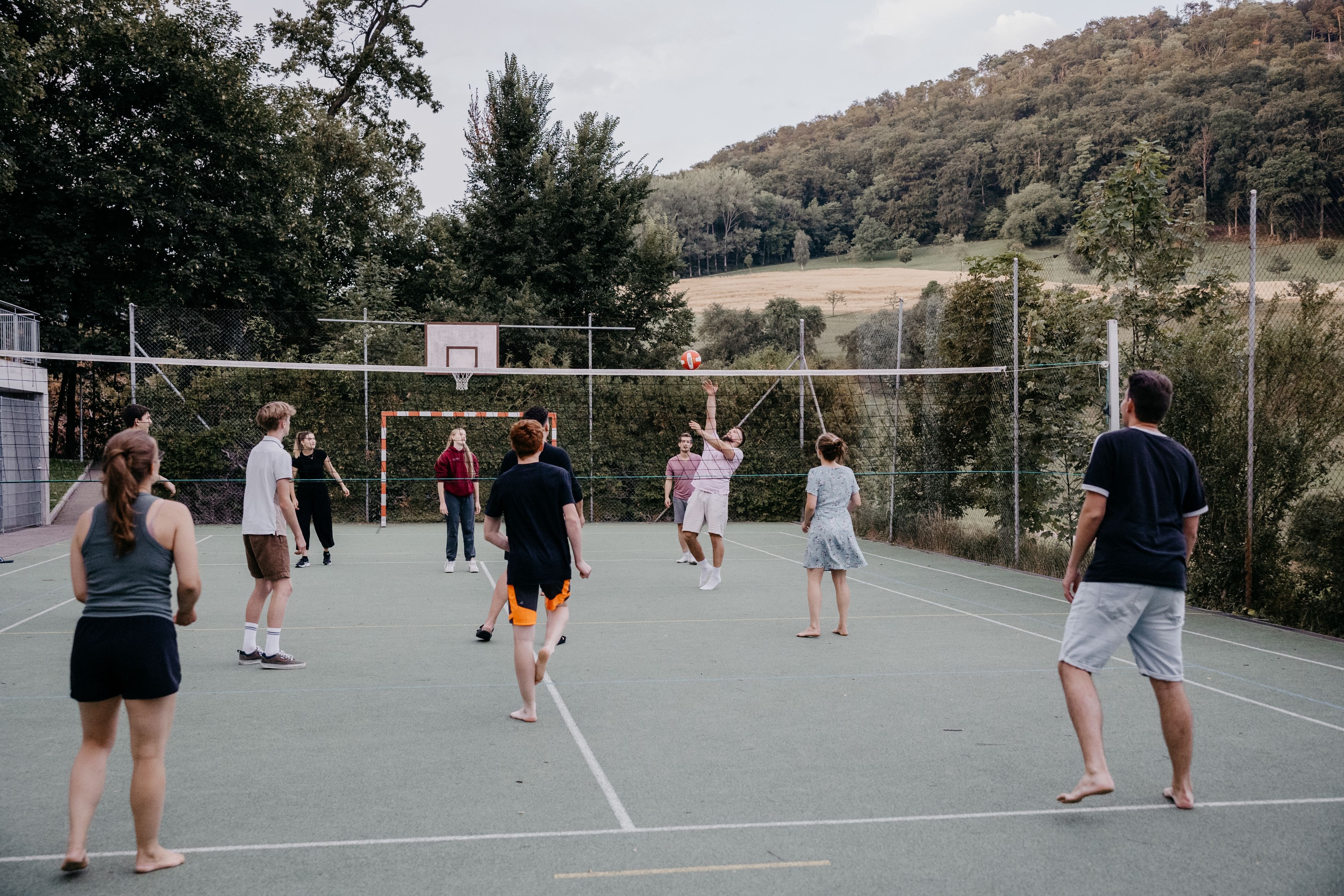 Volleyball auf dem Polysport-Platz – alive teens