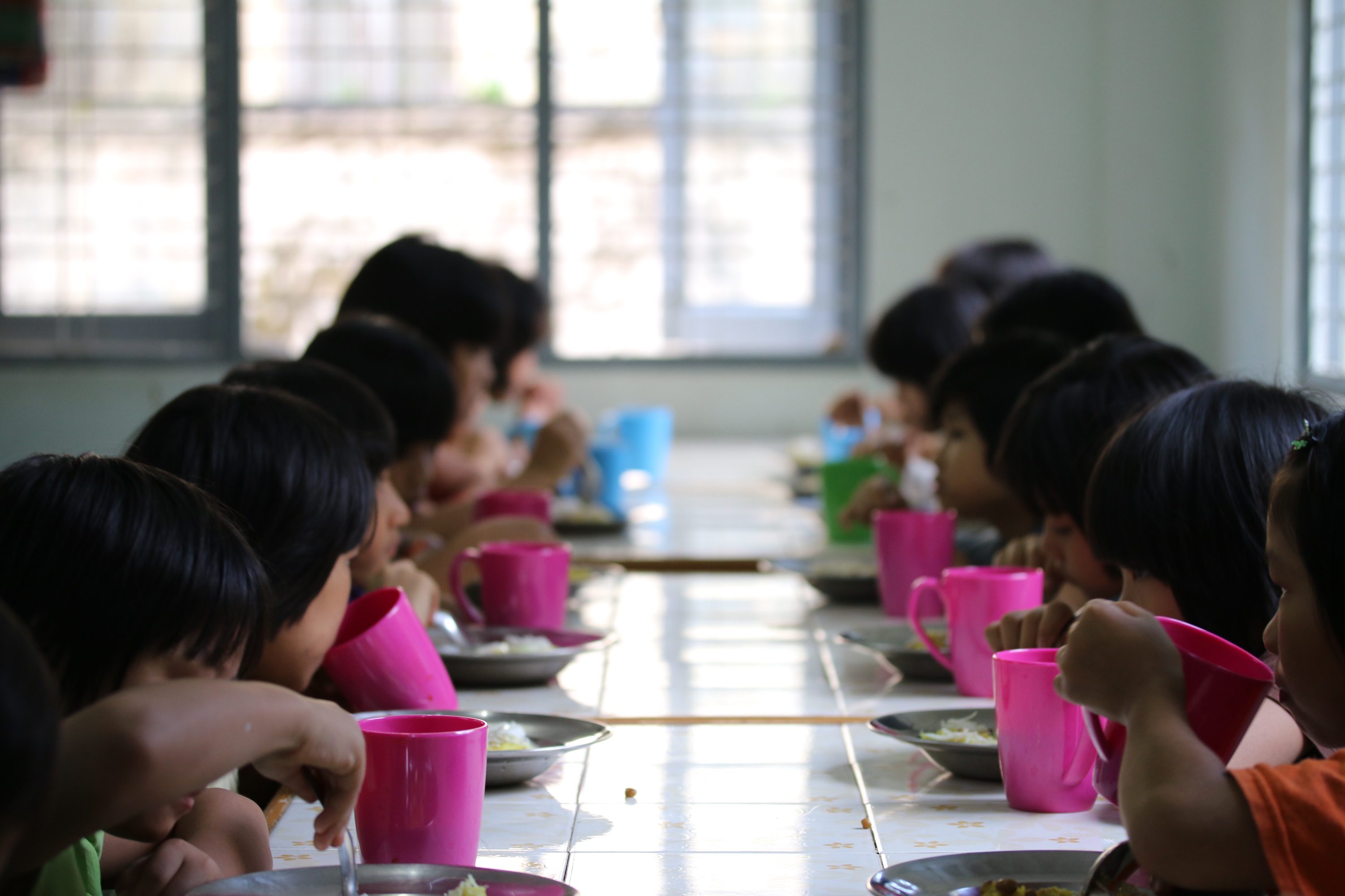 Myanmar Schule Essraum Mittagstisch