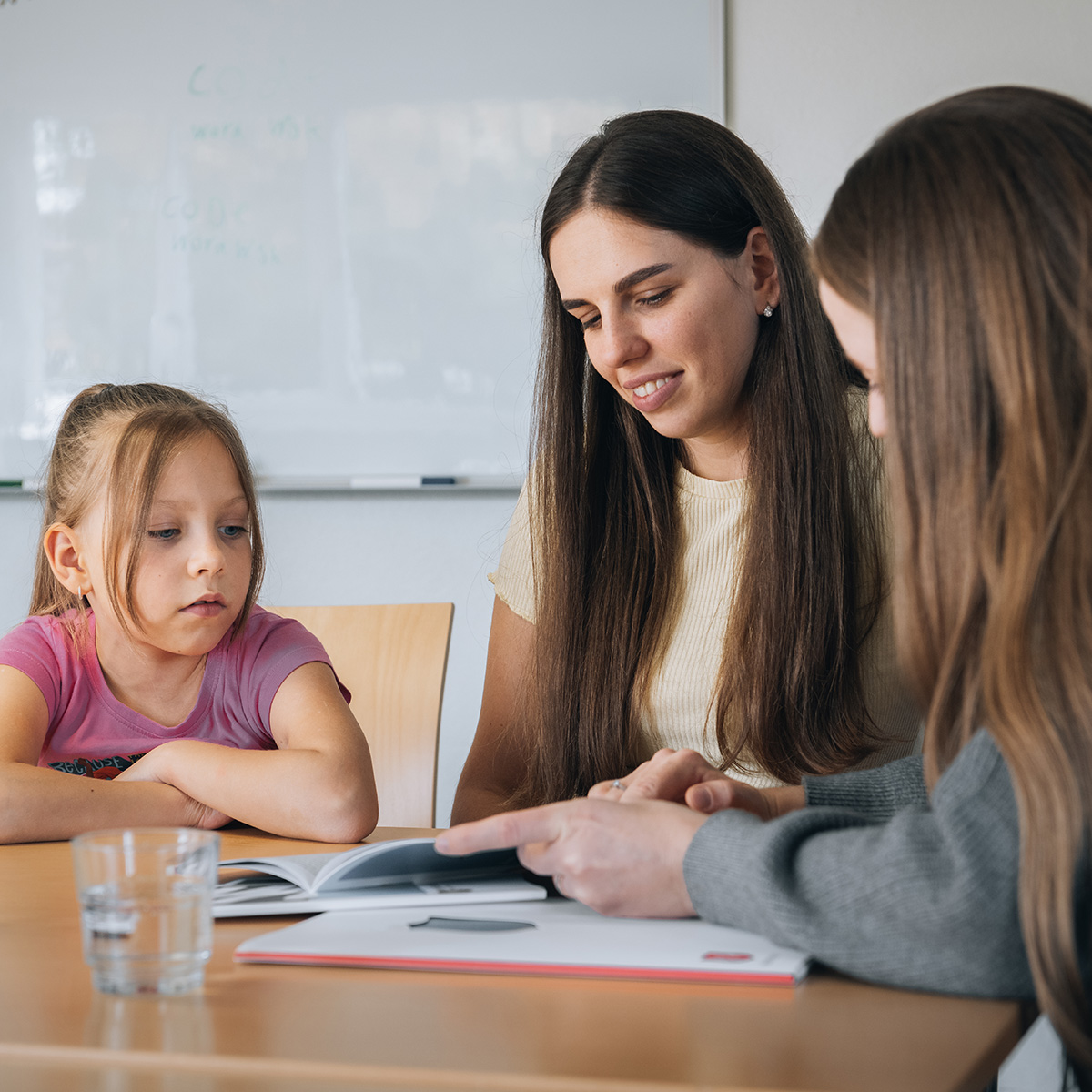 Beratungsgespräch, Kinderheim Sonnhalde (2024).