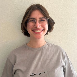 alena-schild -web-320